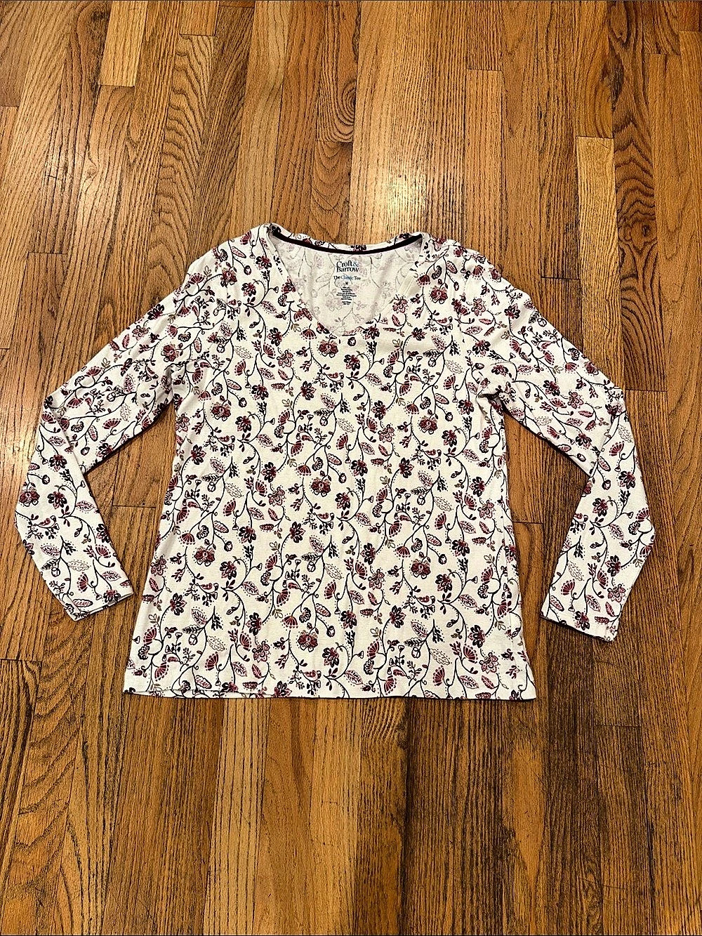 Croft & Barrow The Classic Tee V-Neck Floral Long Sleeve Top Cream & Burgundy M